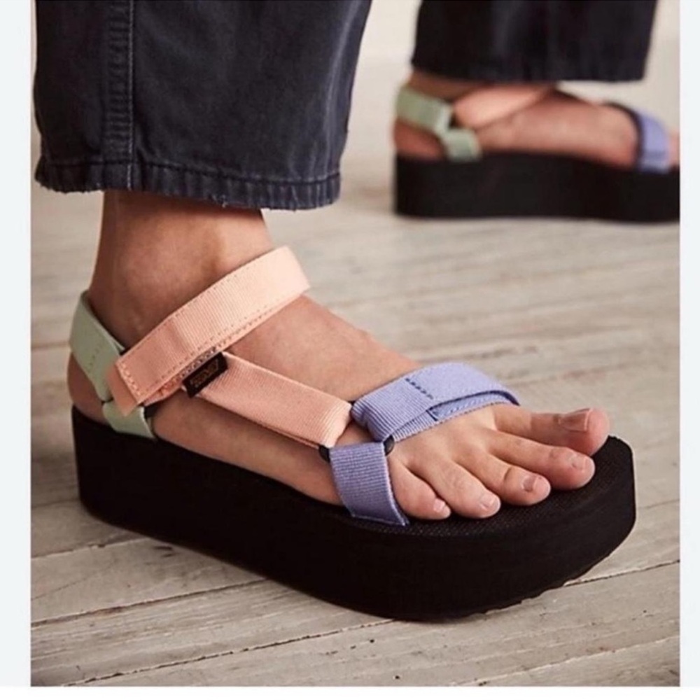 New Teva Women's Flatform Universal Platform Sandal SZ 7